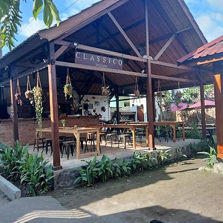 Bed and Breakfast Classico Italiano à Gili Air Extérieur photo