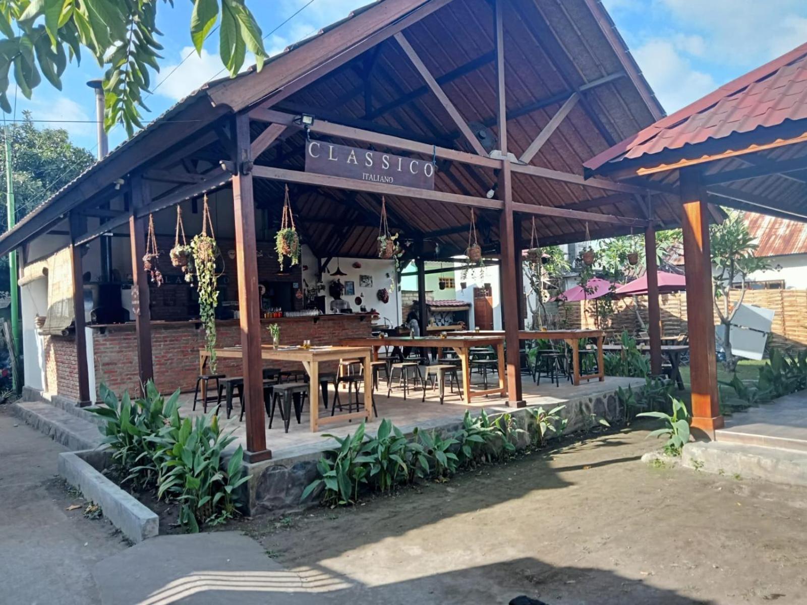Bed and Breakfast Classico Italiano à Gili Air Extérieur photo